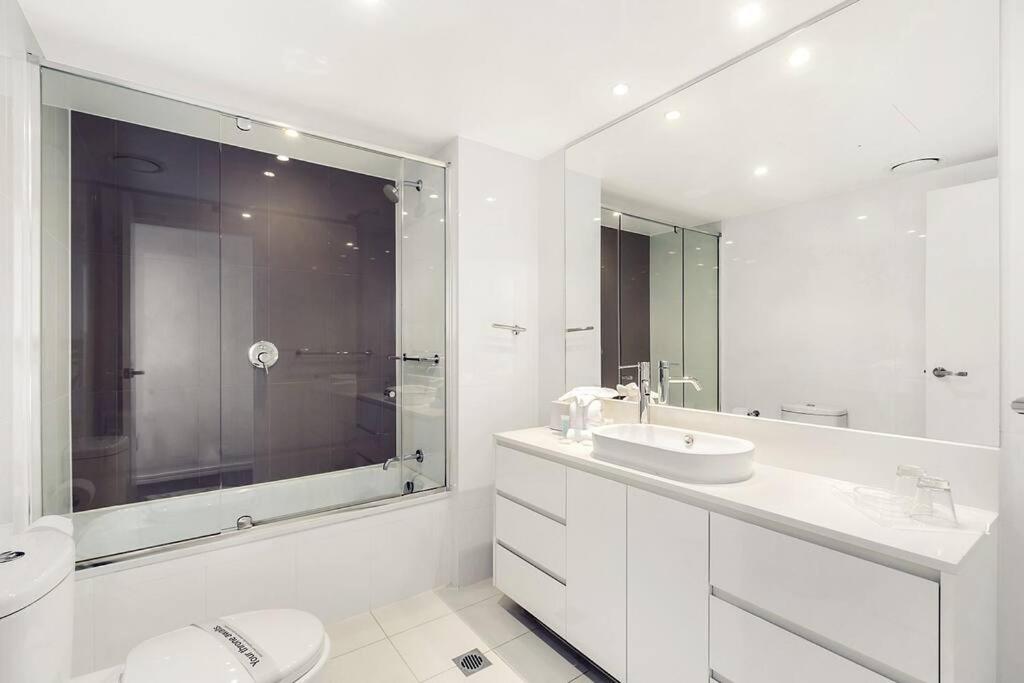 Hilton- Luxury Sky Ocean Lv27 Large Apartment