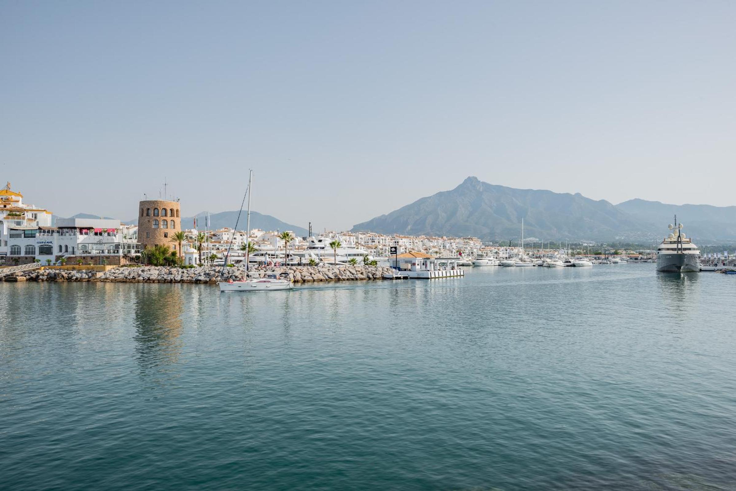 Luxury Apartment in Marbella Aldea Blanca close by Beautiful Port and Beaches of Puerto Banús