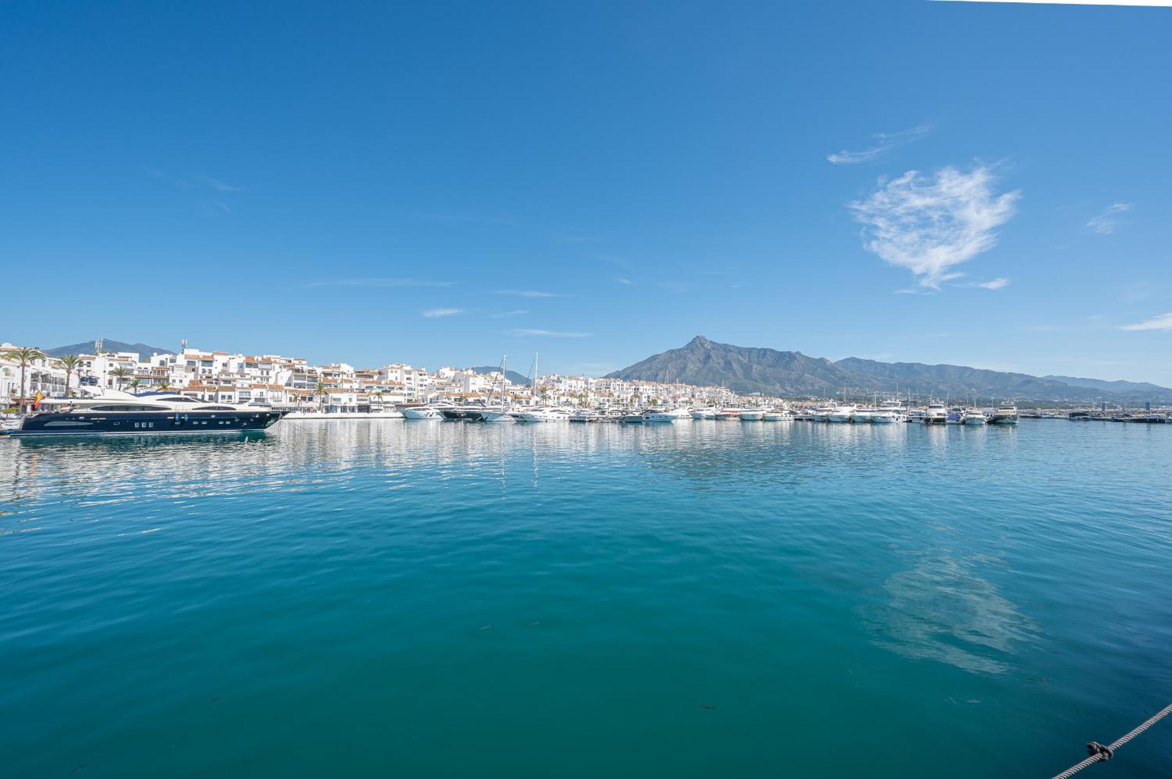 Luxury Apartment in Marbella Aldea Blanca close by Beautiful Port and Beaches of Puerto Banús