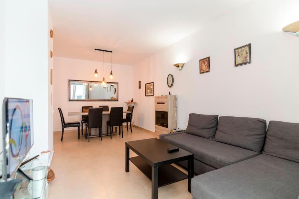 Apartment Sa Boadella con piscina y garaje close to the Beach photo 2