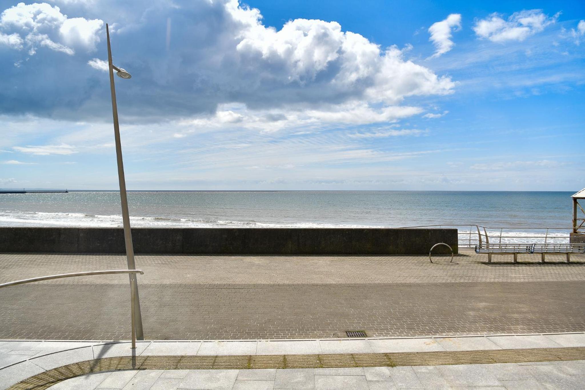Just Stay Wales - Meridian Bay Beachfront Apartment with Private Secure Parking view 4