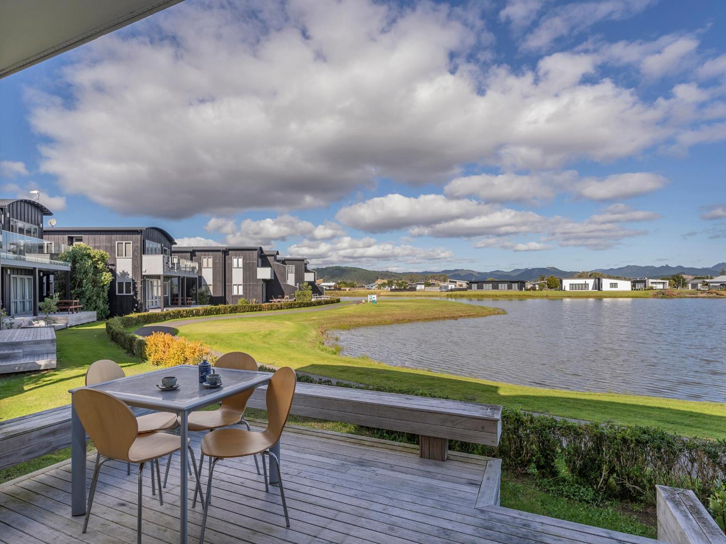 Matarangi Lakeview - Matarangi Holiday Home view 2