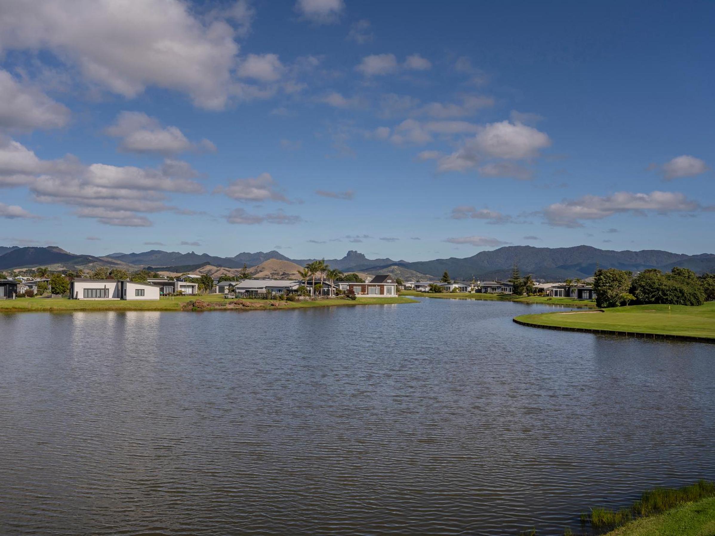 Matarangi Lakeview - Matarangi Holiday Home view 4