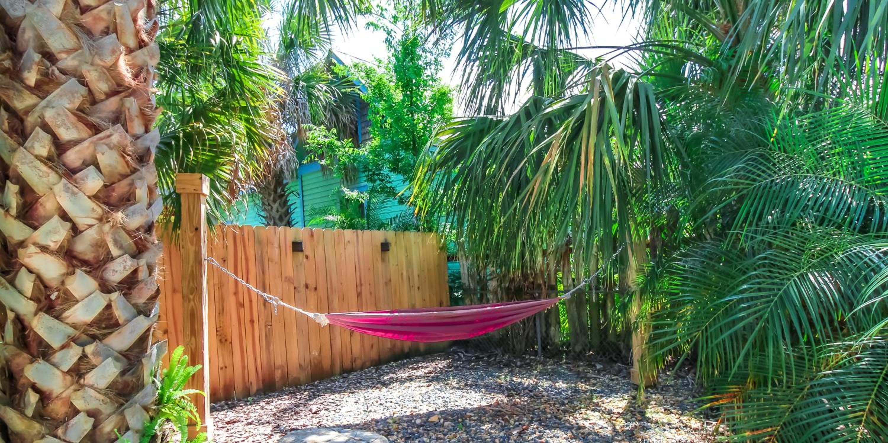 Luxurious Bohemian Bungalow in Lincolnville - Mins from Downtown!