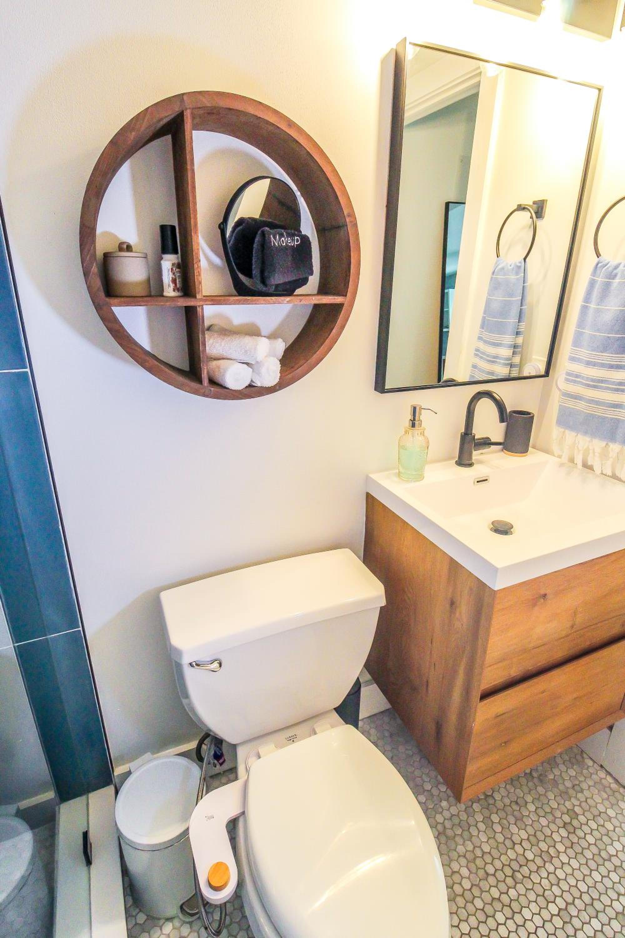 Luxurious Bohemian Bungalow in Lincolnville - Mins from Downtown!