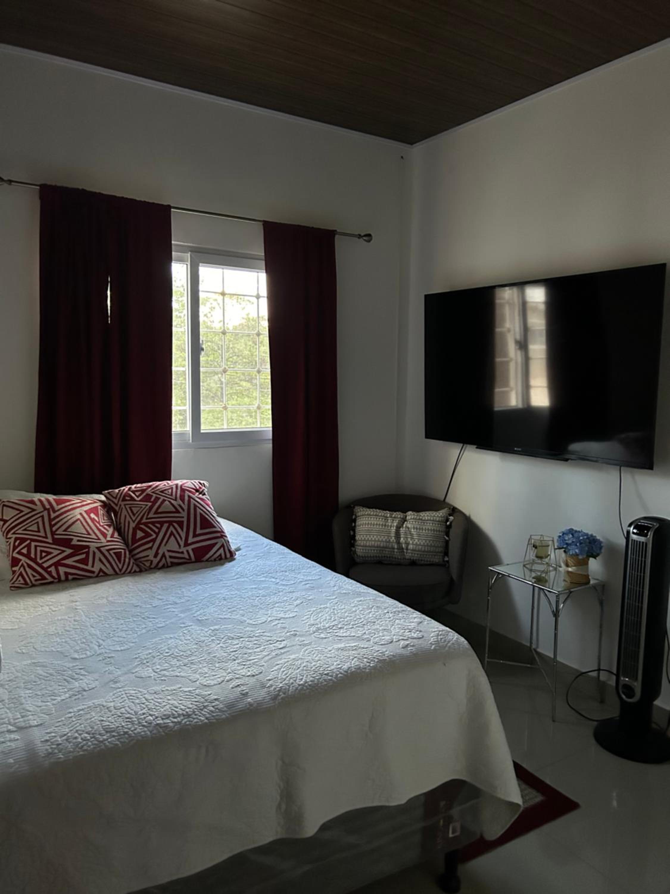 La casa de la H, entre pinos, photo 20