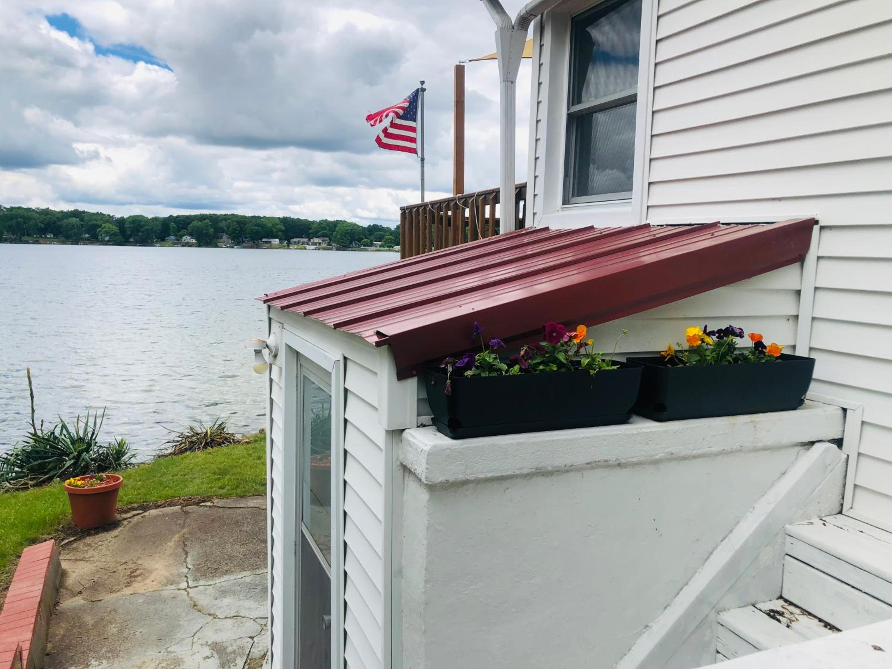The Wellington Lake Cottage
