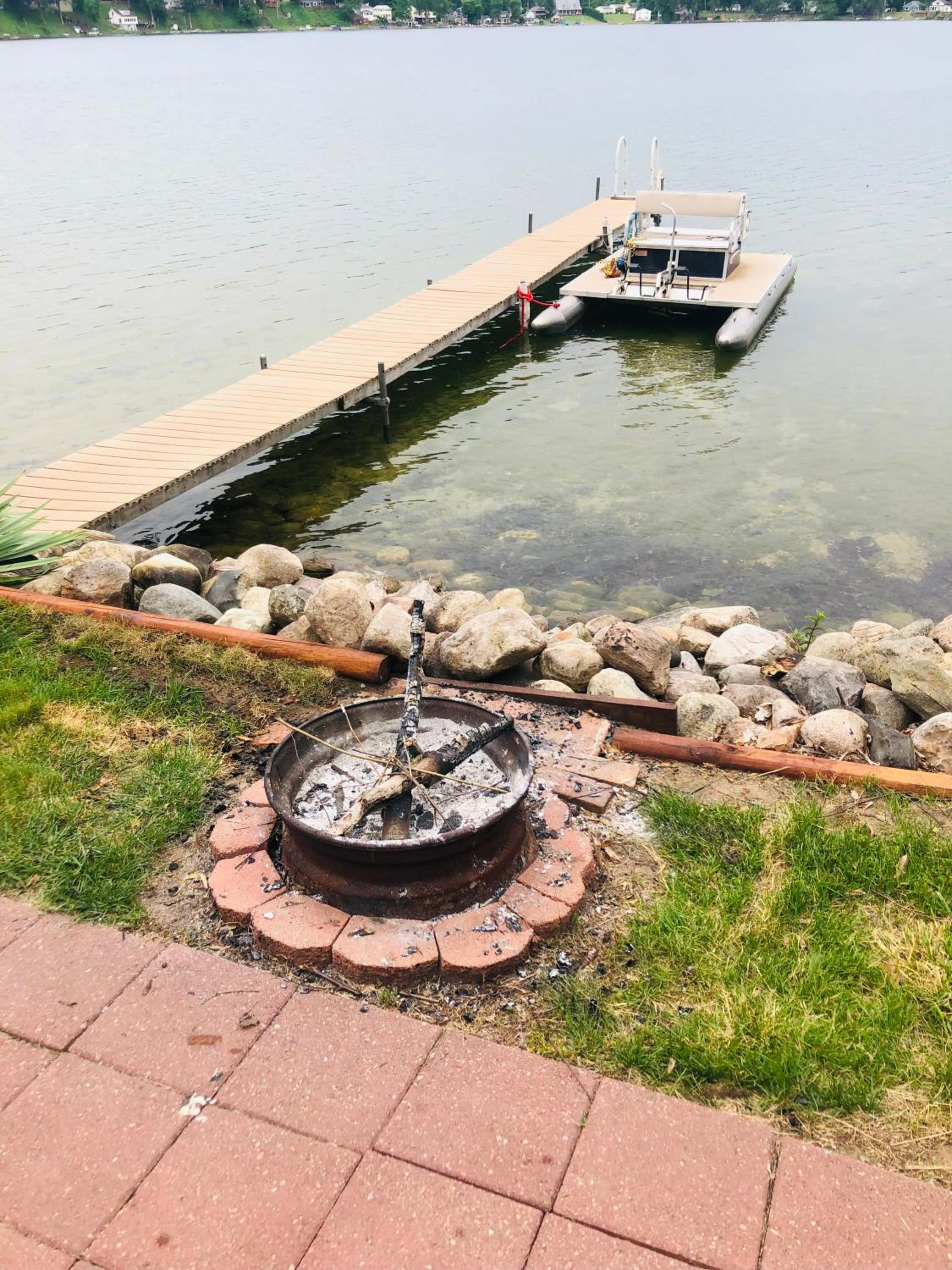 The Wellington Lake Cottage