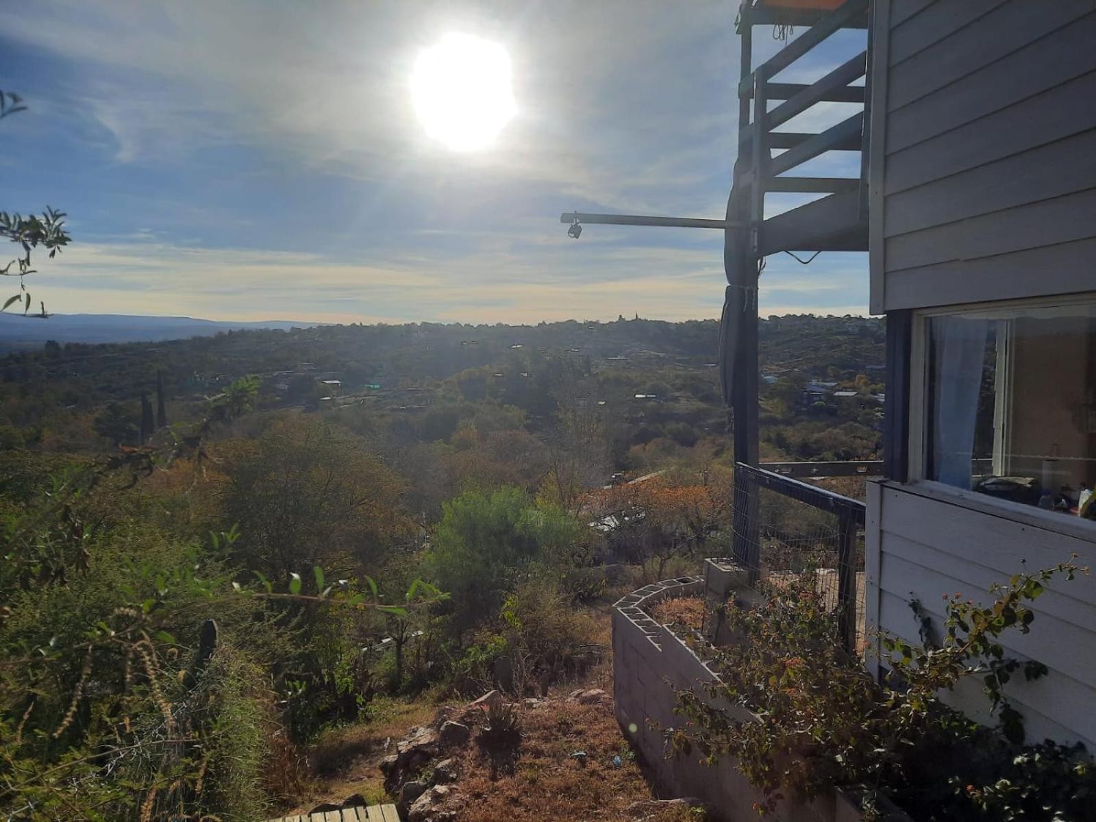 Casa Hebe - En las sierras de Córdoba - cuenta con tres habitaciones y capacidad para 8 personas, tranquila con increibles vistas