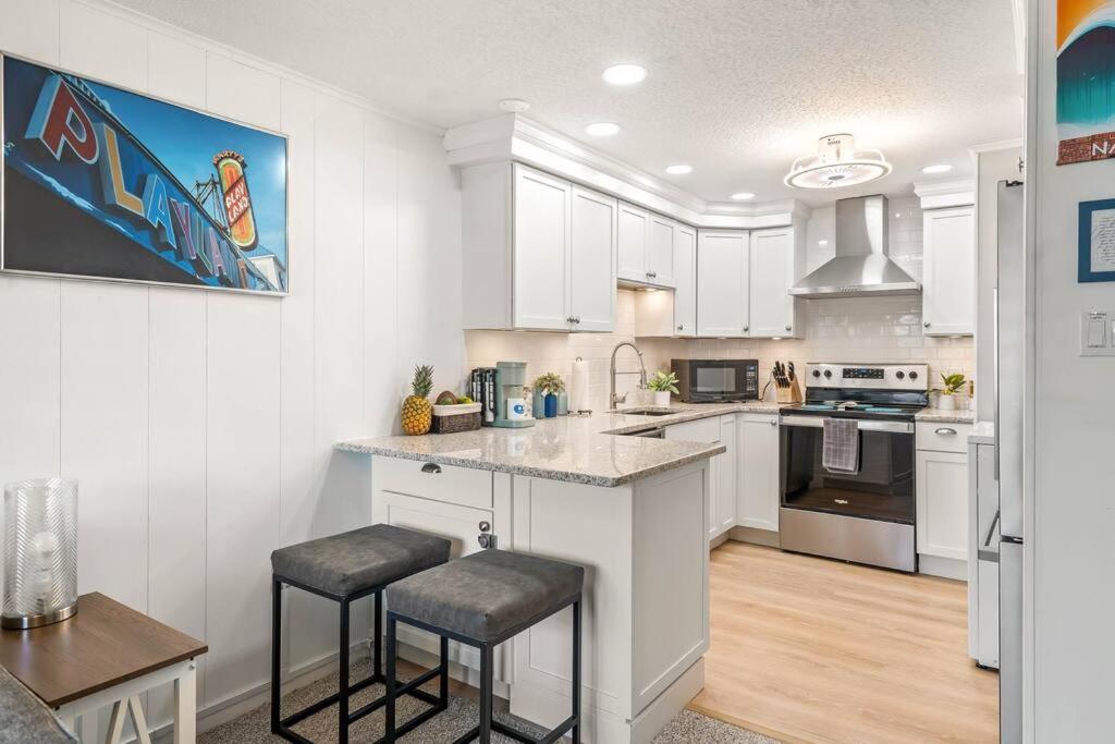 Perfect Wave-100 steps to Beach Sleeps 4 view 3