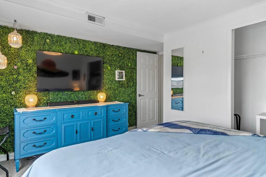 Perfect Wave-100 steps to Beach Sleeps 4 view 4