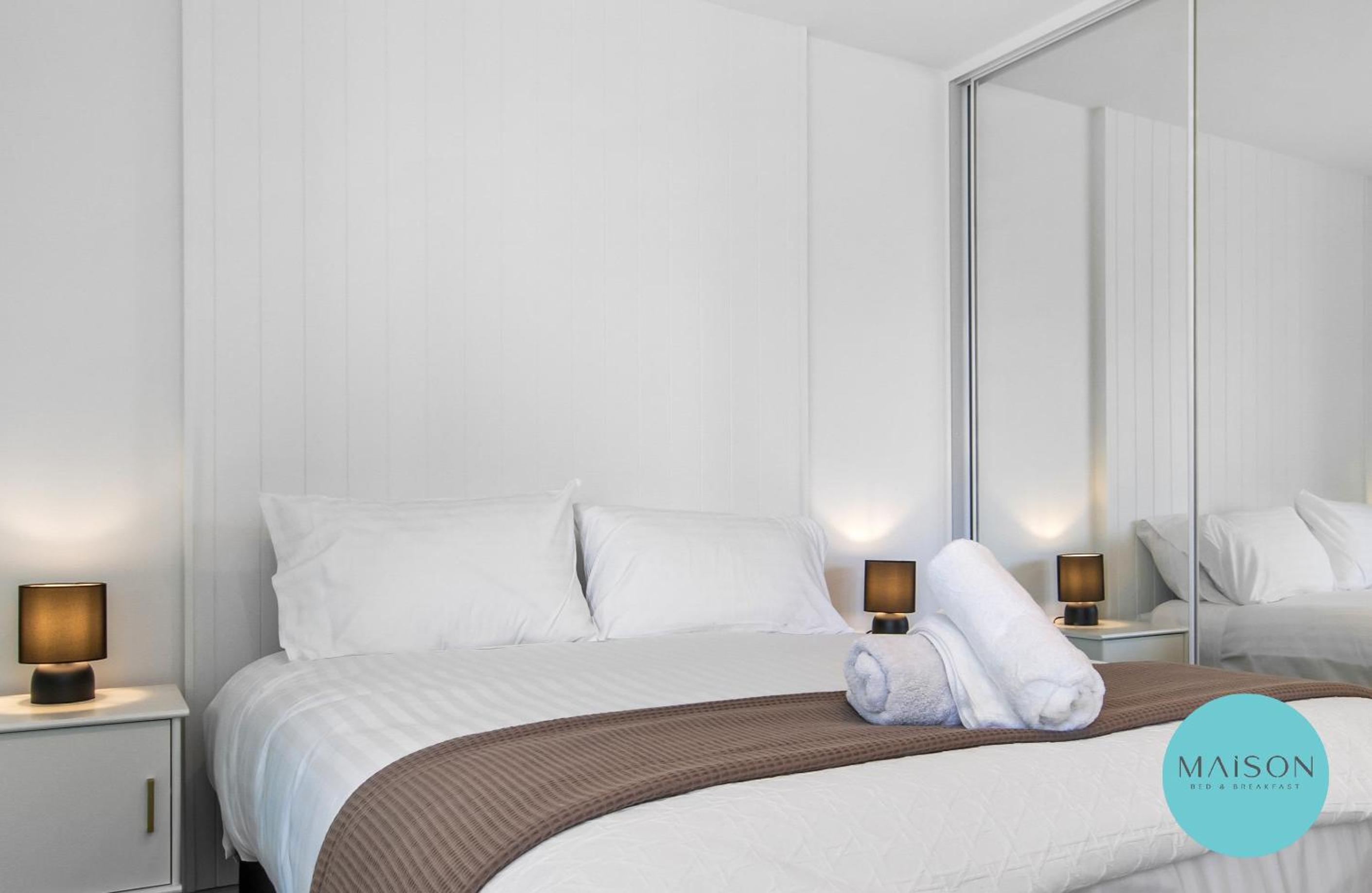 Chic Honeysuckle Apartment