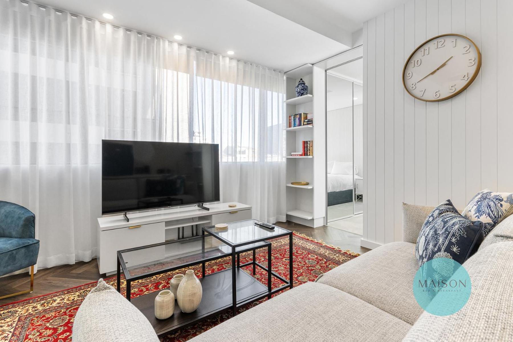 Chic Honeysuckle Apartment