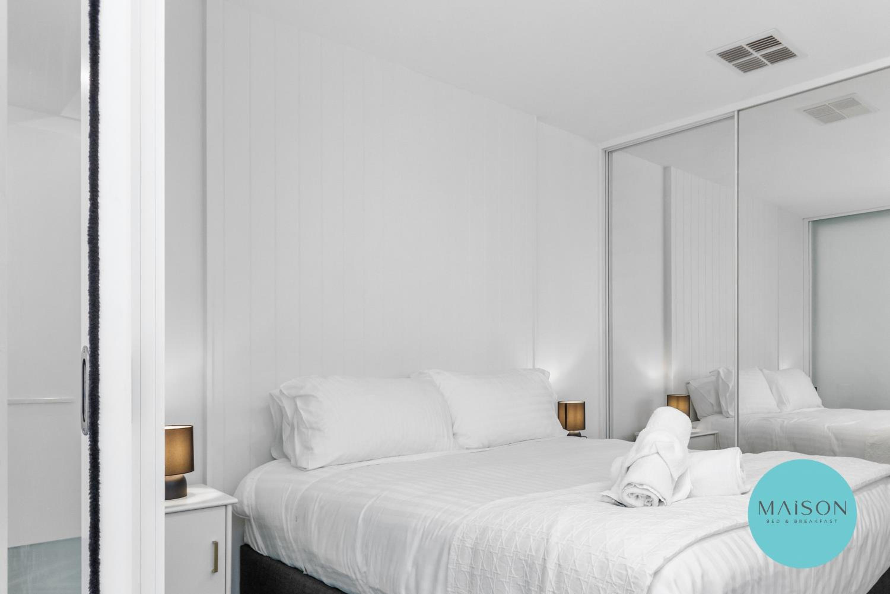 Chic Honeysuckle Apartment