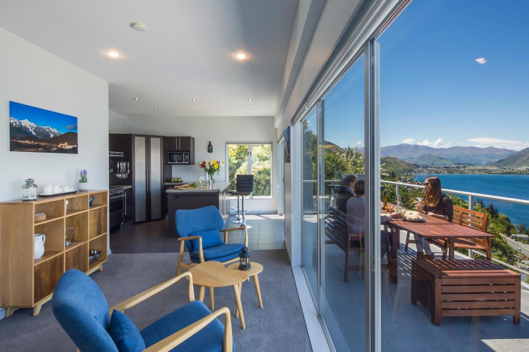Remarkable Lookout - spacious 4 bedroom holiday home view 3