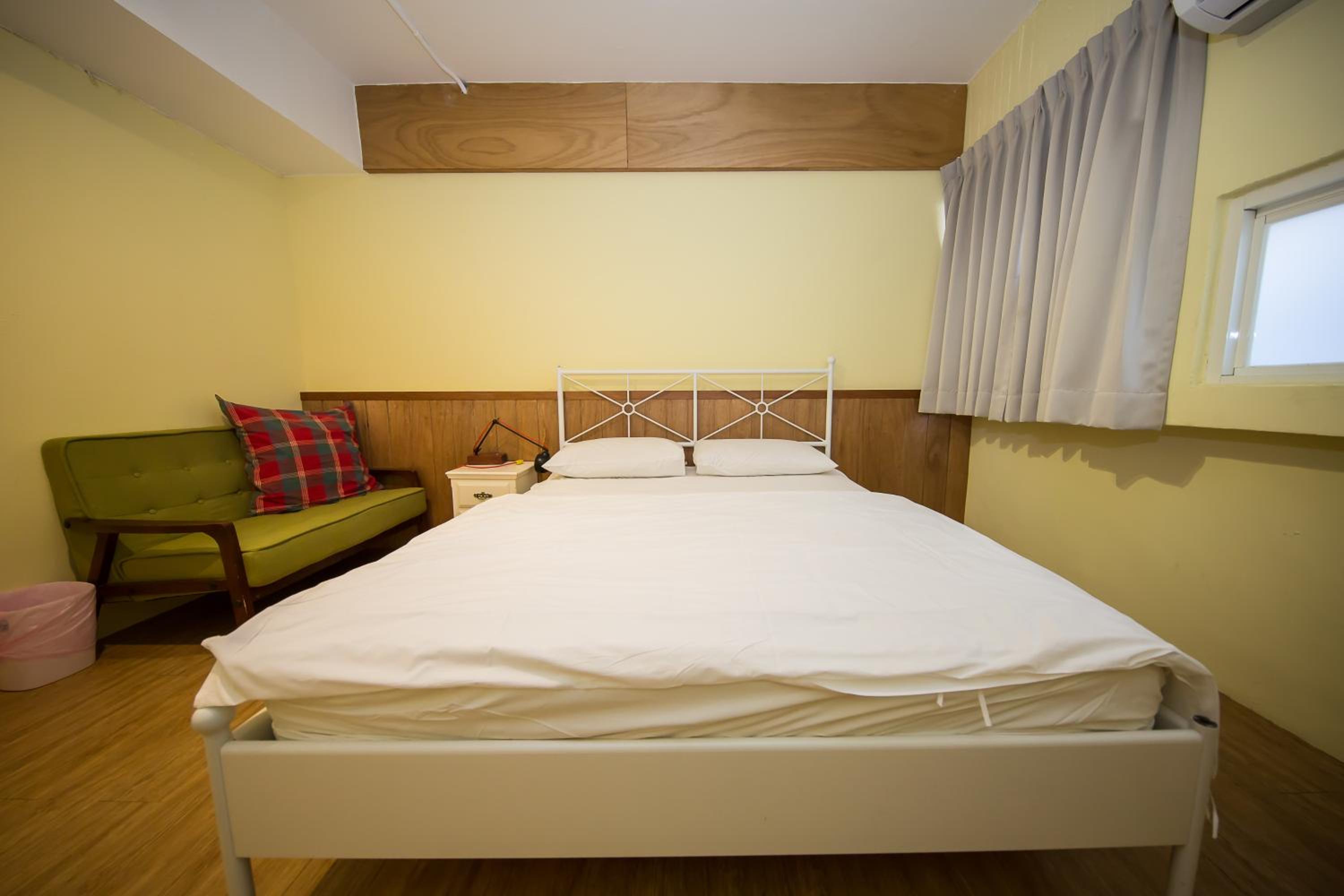 Mr. Lobster’s Secret Den design hostel