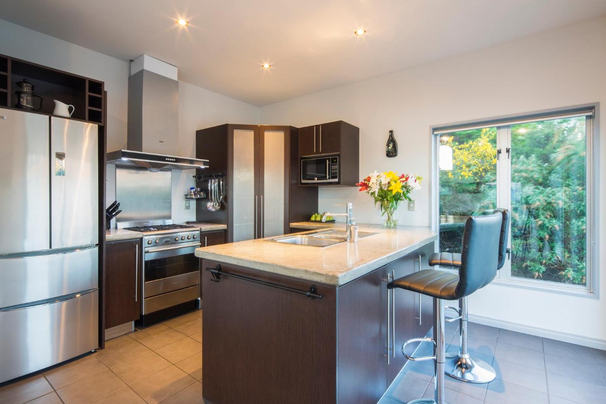 Remarkable Lookout - spacious 4 bedroom holiday home view 4