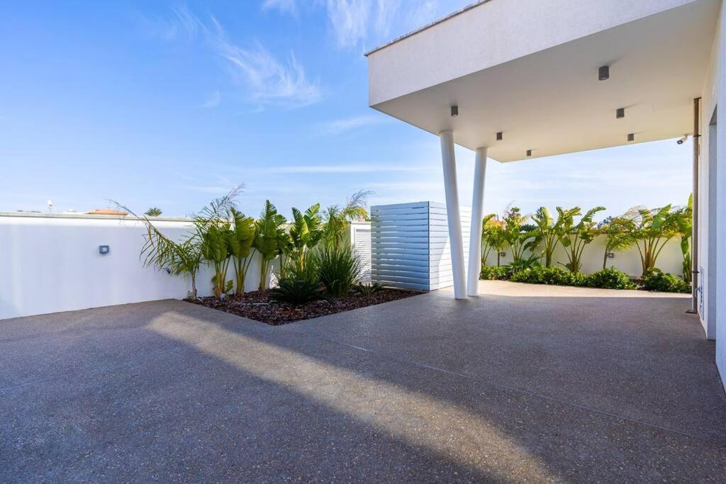 New Villa with Pool, Rooftop Jacuzzi and Sea View