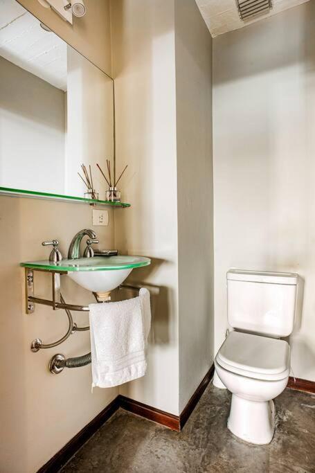 Minimalist style luxury loft with daily maid service