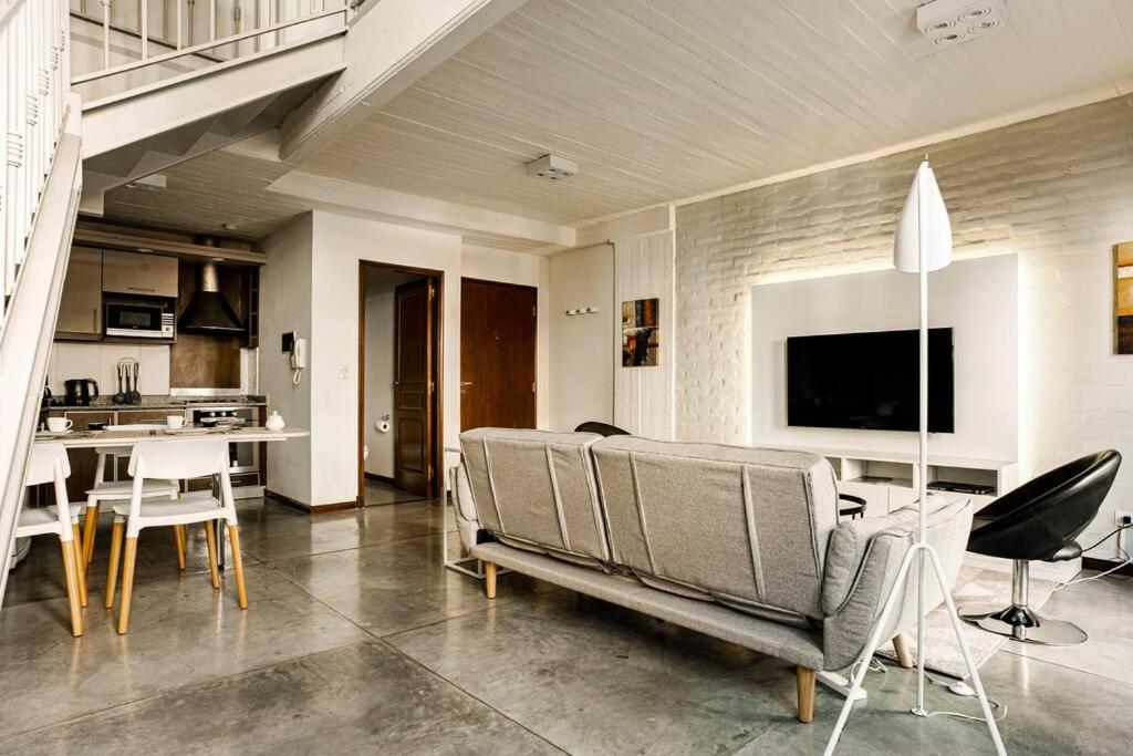 Minimalist style luxury loft with daily maid service