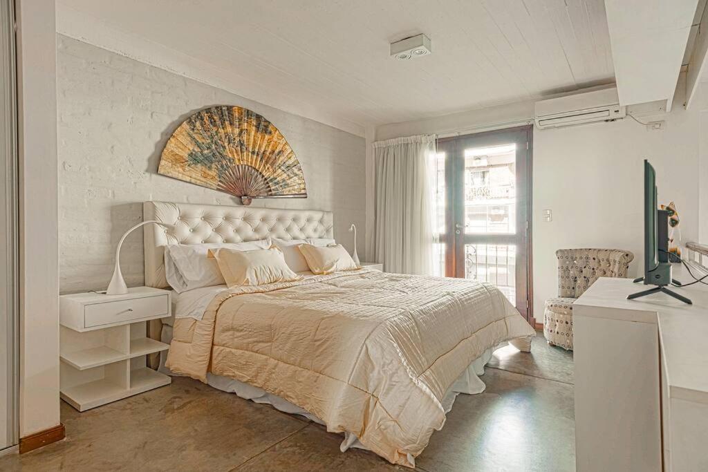 Minimalist style luxury loft with daily maid service