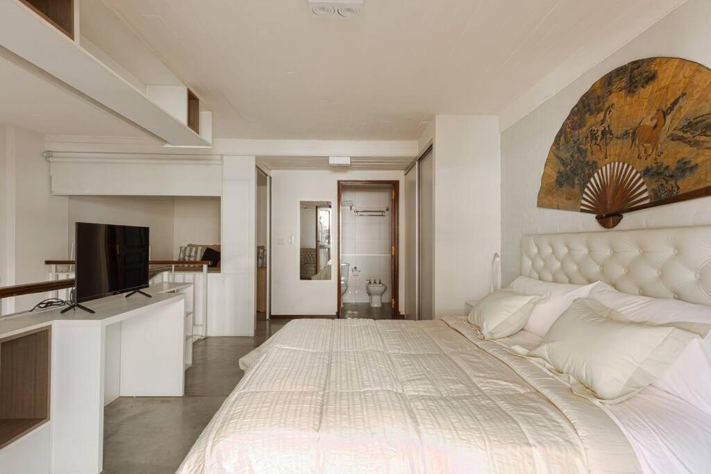 Minimalist style luxury loft with daily maid service