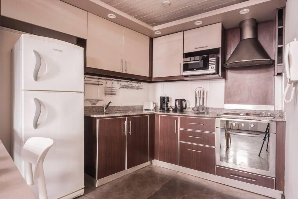 Minimalist style luxury loft with daily maid service