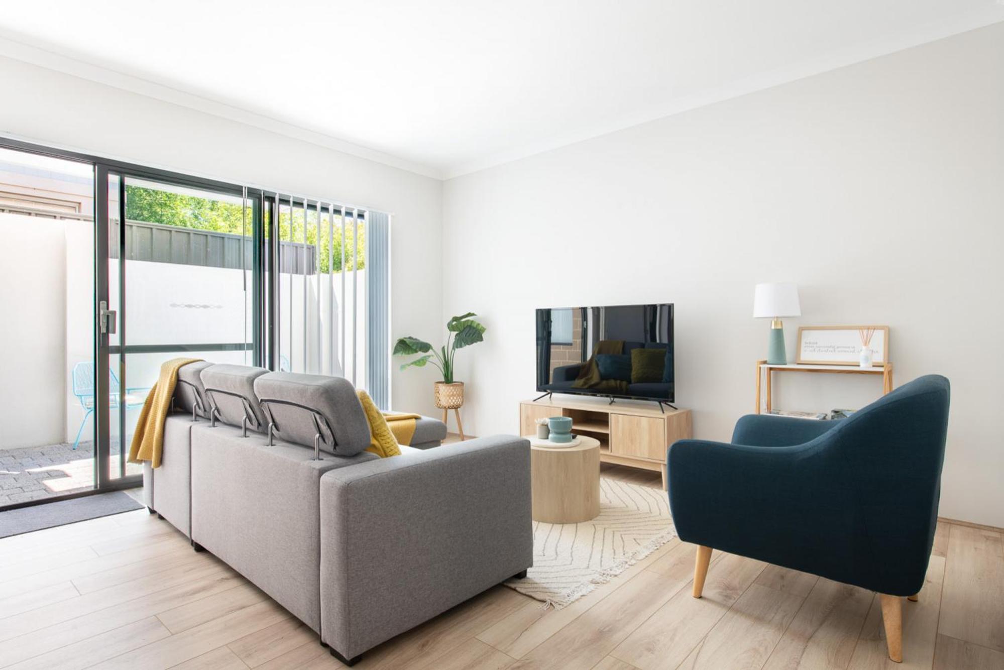 Bright Trendy 3BR Apt - Walk to River & Shops