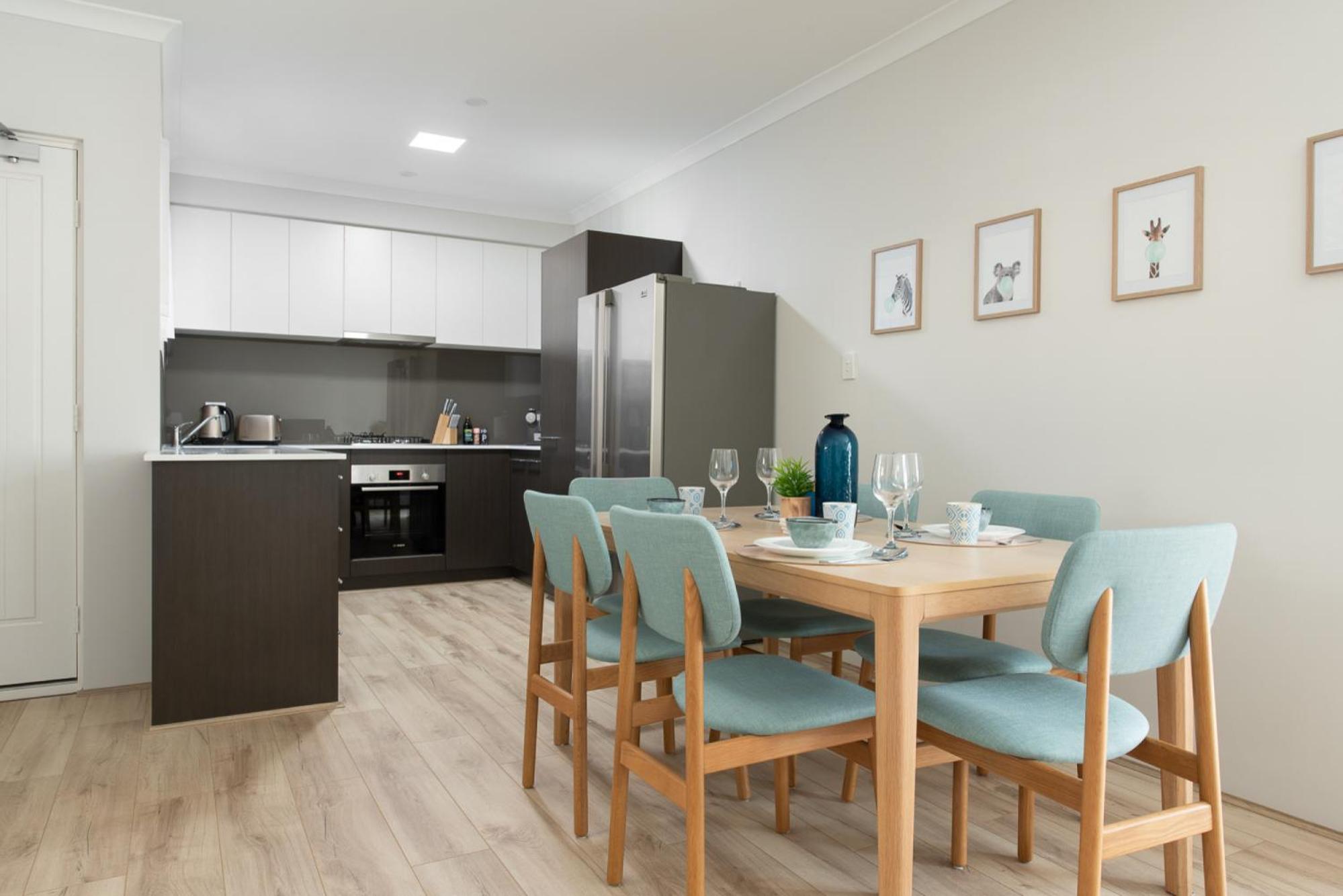 Bright Trendy 3BR Apt - Walk to River & Shops