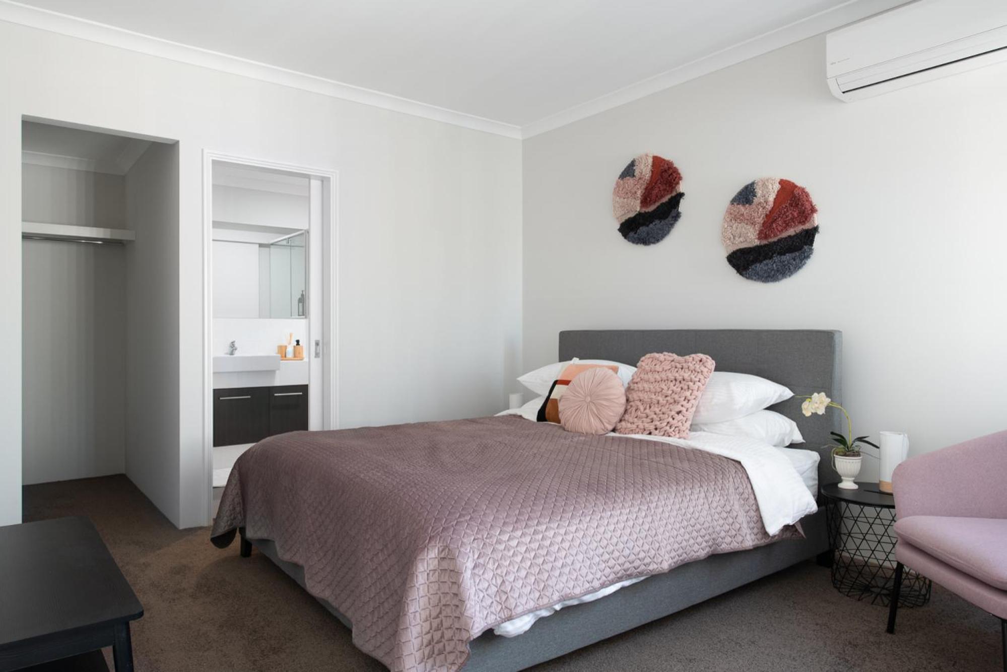 Bright Trendy 3BR Apt - Walk to River & Shops
