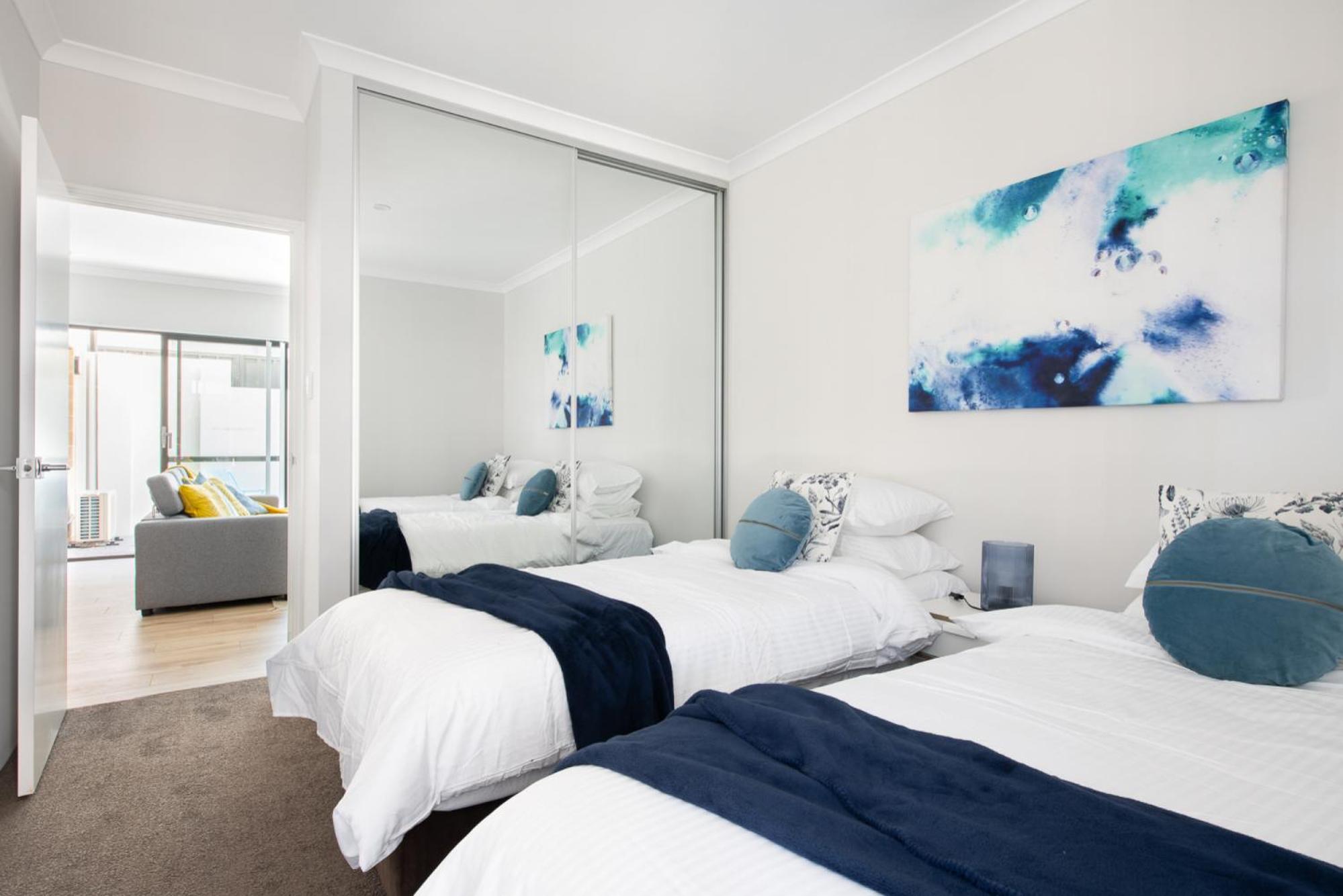 Bright Trendy 3BR Apt - Walk to River & Shops
