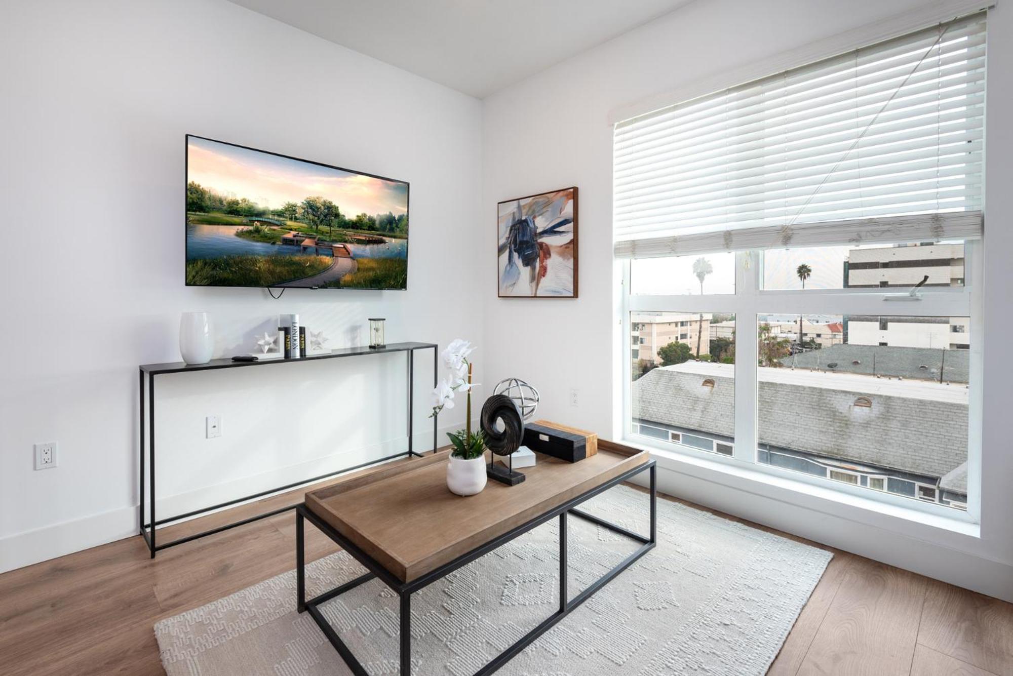 Modern Luxury 1BR Apt in K-Town with Roof Deck