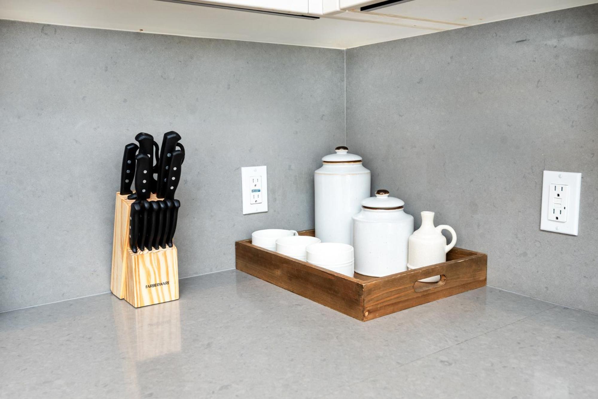 Modern Luxury 1BR Apt in K-Town with Roof Deck