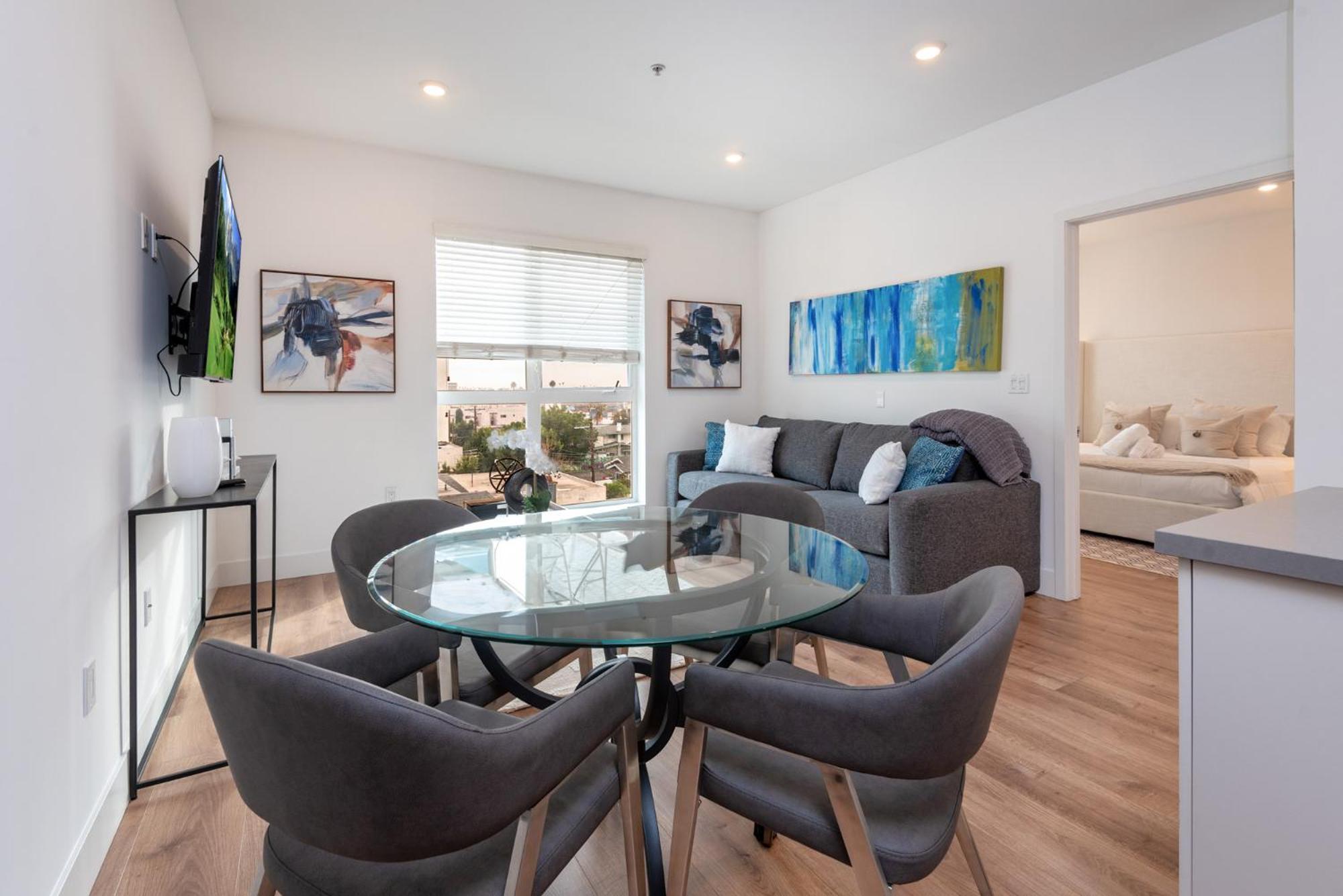 Modern Luxury 1BR Apt in K-Town with Roof Deck