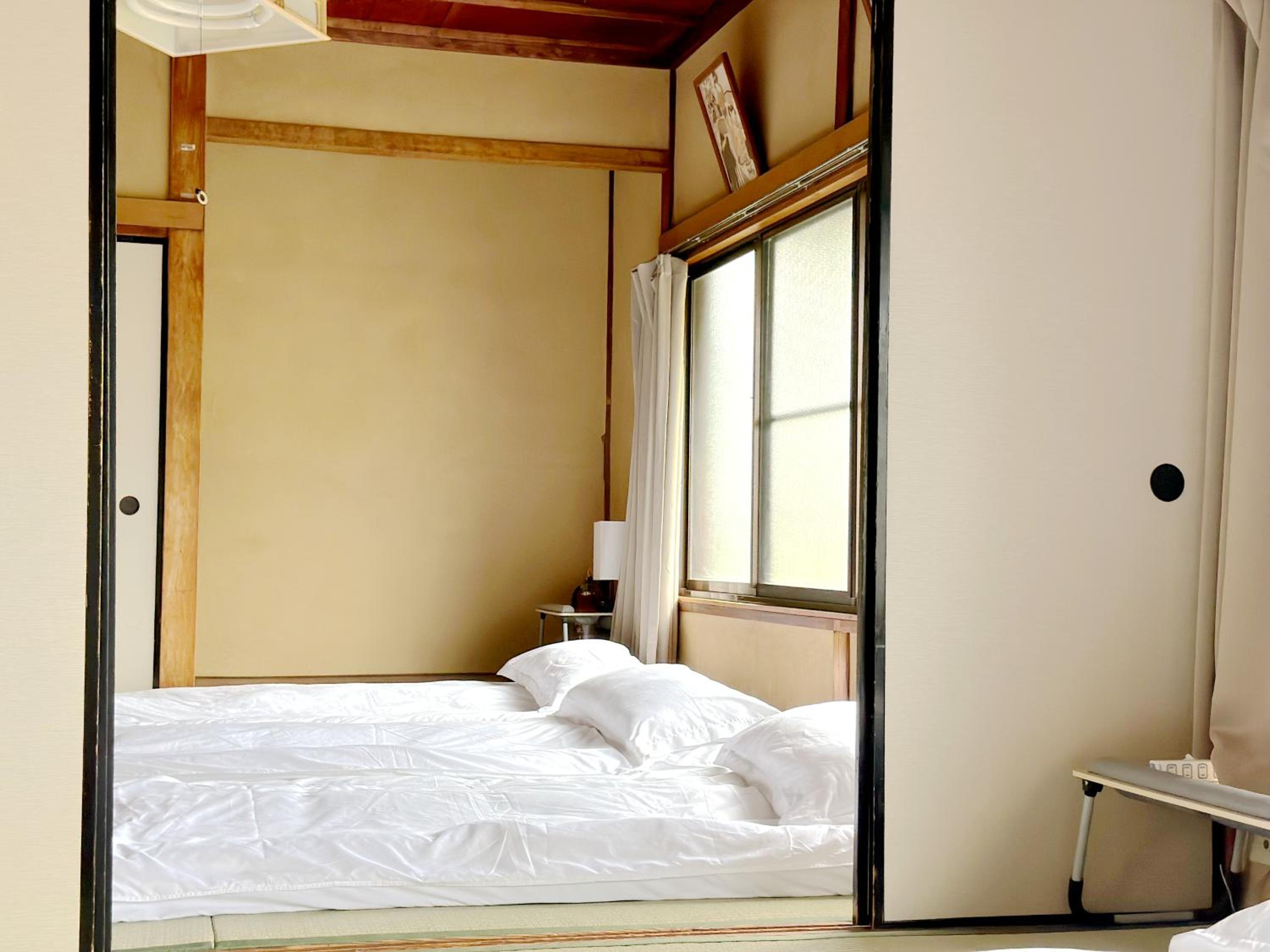 Family or Business Travel 20 percent OFF丨200 sqm 丨 14 min to Shinjuku 丨Century-Old Japanese Garden 丨3 Parking Spaces丨4 Bedrooms