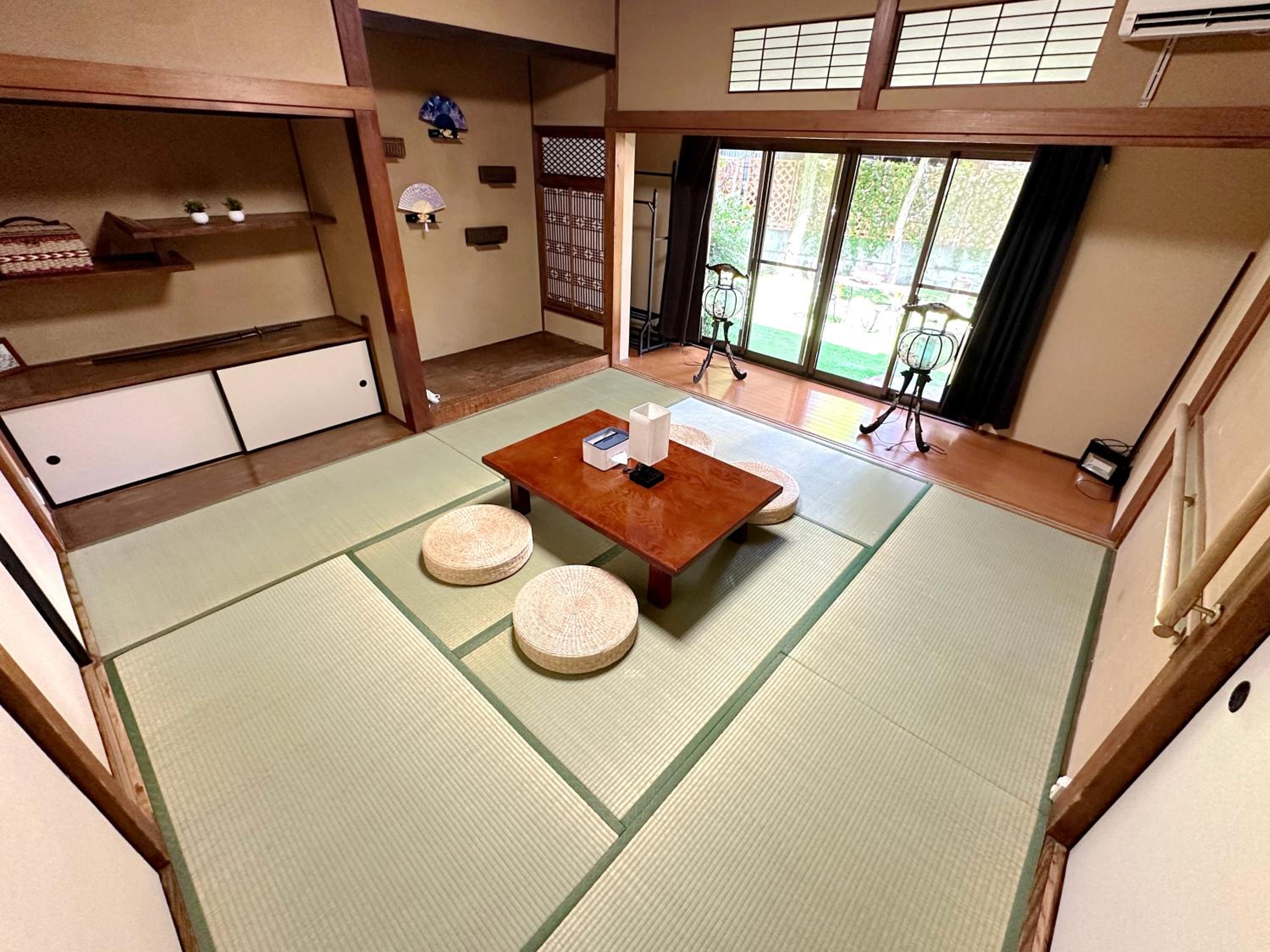 Family or Business Travel 20 percent OFF丨200 sqm 丨 14 min to Shinjuku 丨Century-Old Japanese Garden 丨3 Parking Spaces丨4 Bedrooms