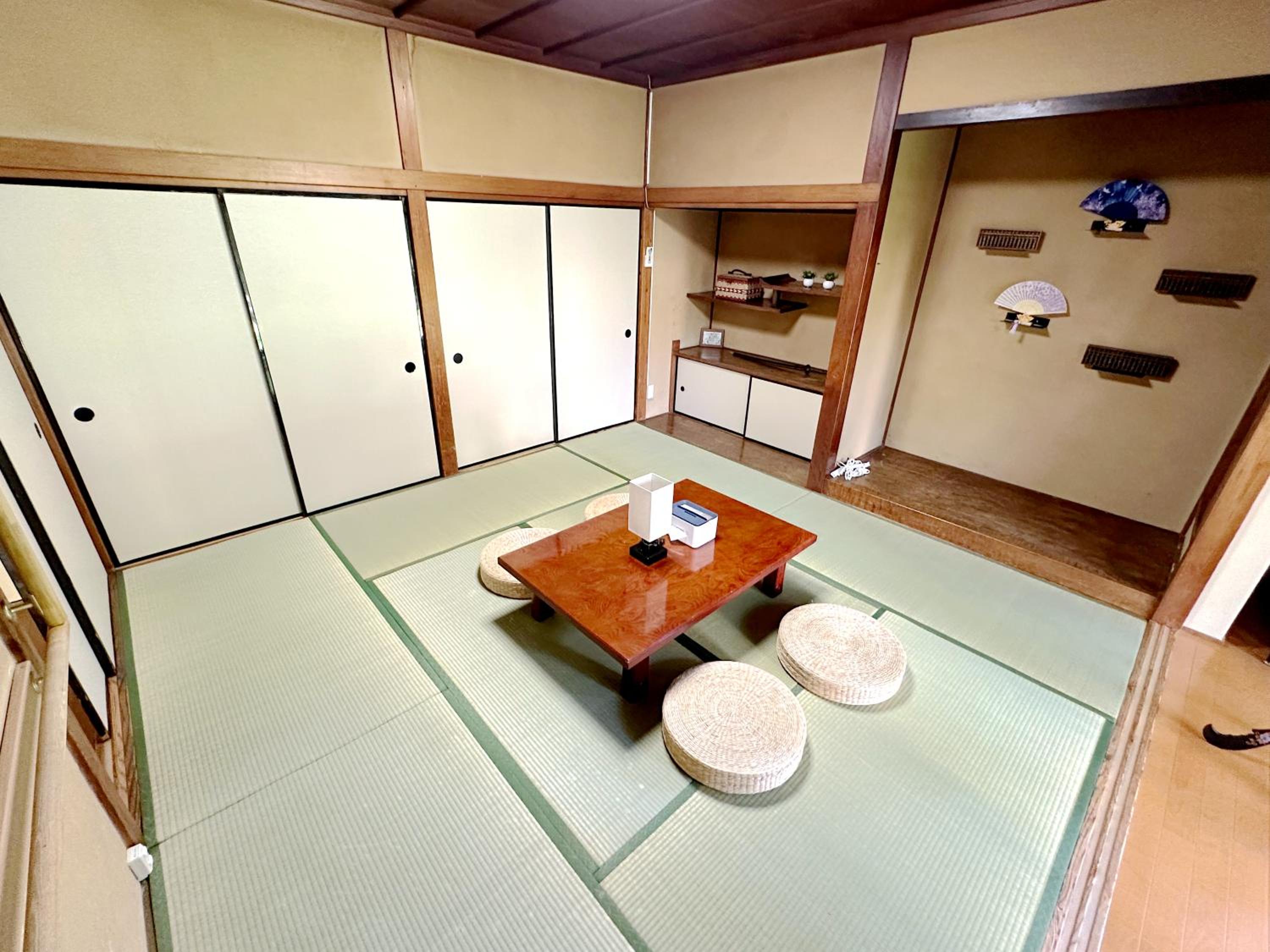 Family or Business Travel 20 percent OFF丨200 sqm 丨 14 min to Shinjuku 丨Century-Old Japanese Garden 丨3 Parking Spaces丨4 Bedrooms