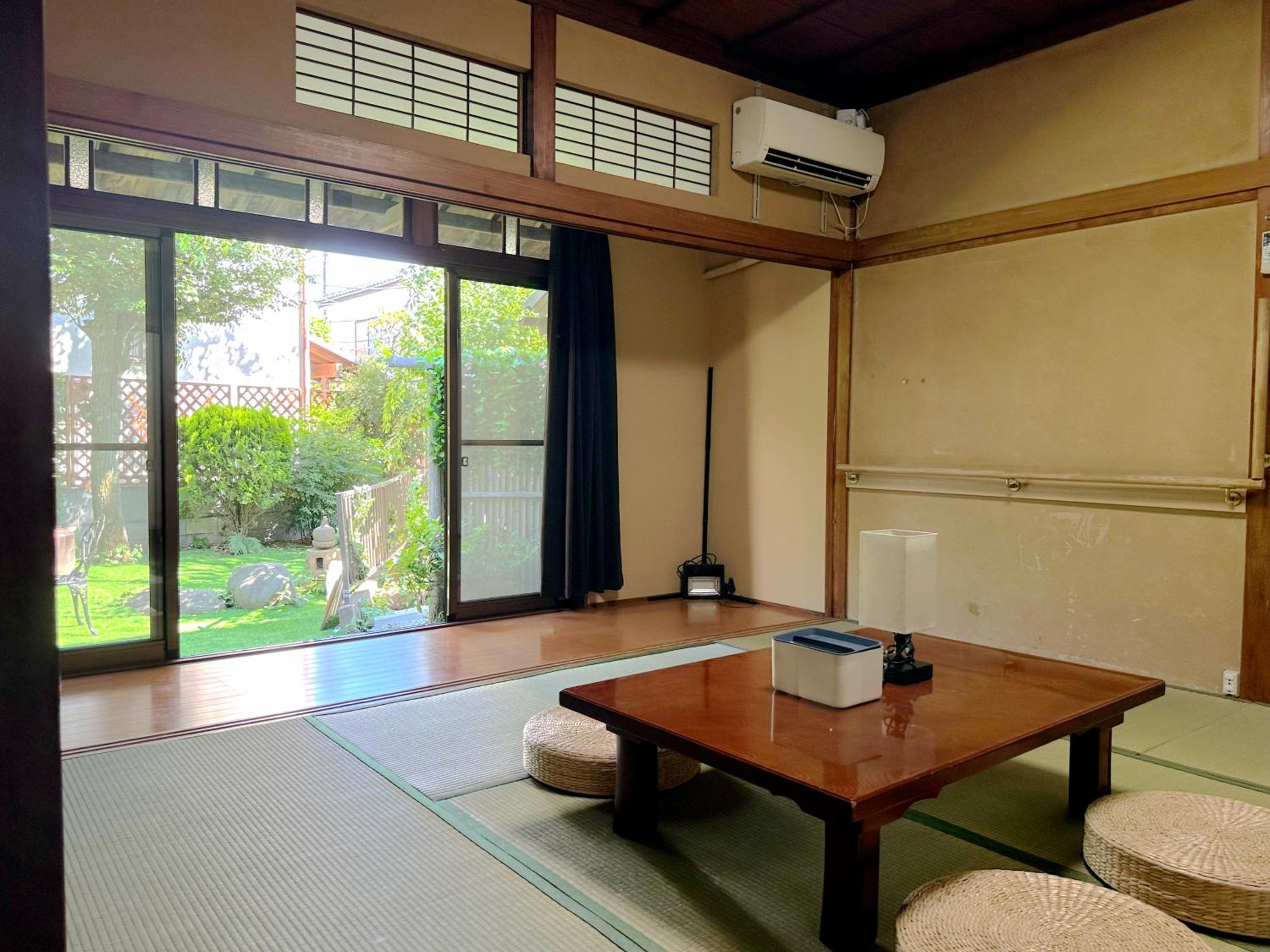 Family or Business Travel 20 percent OFF丨200 sqm 丨 14 min to Shinjuku 丨Century-Old Japanese Garden 丨3 Parking Spaces丨4 Bedrooms