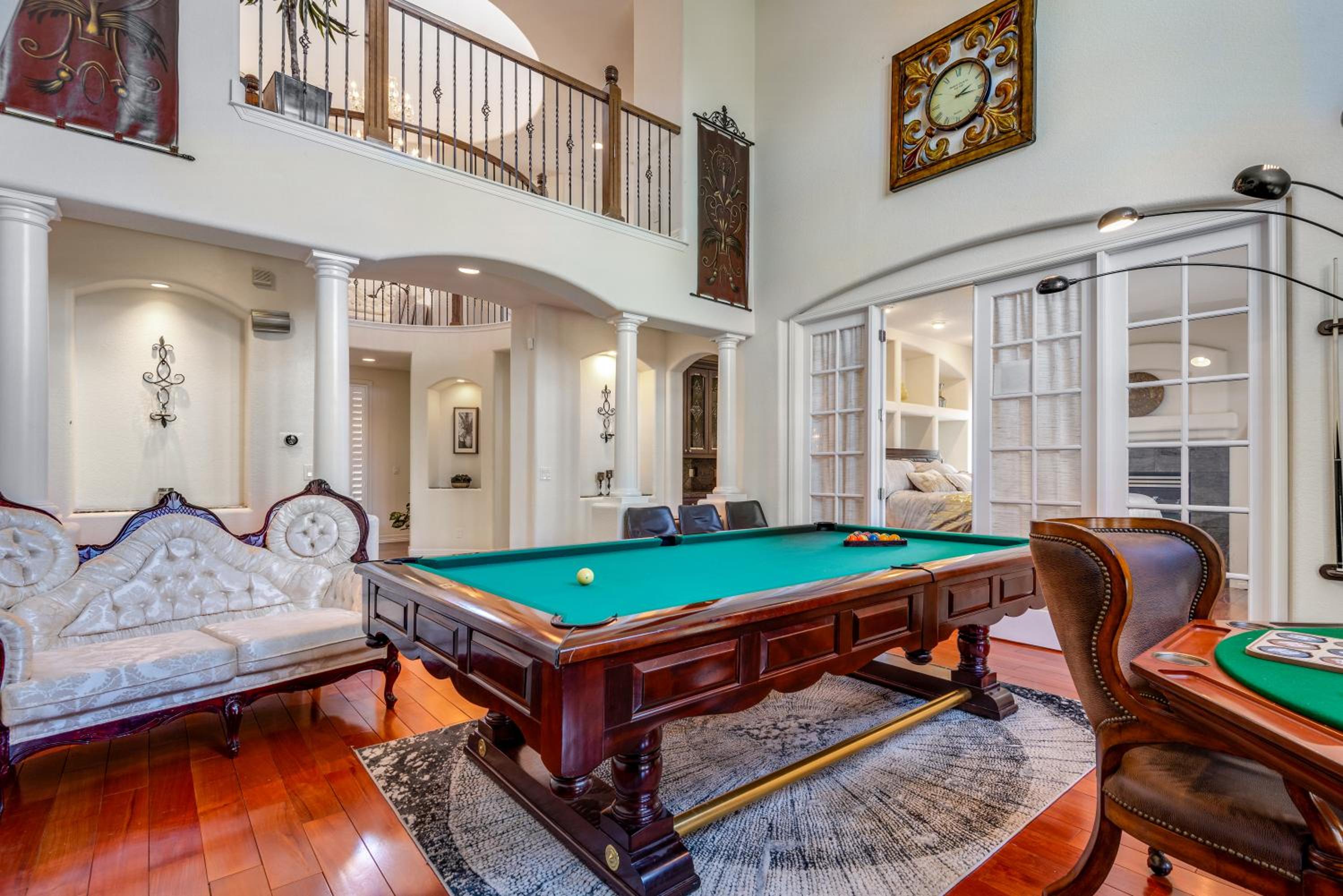 Cozy Winter Escape Scenic View, Luxury, Pool Tabl view 5
