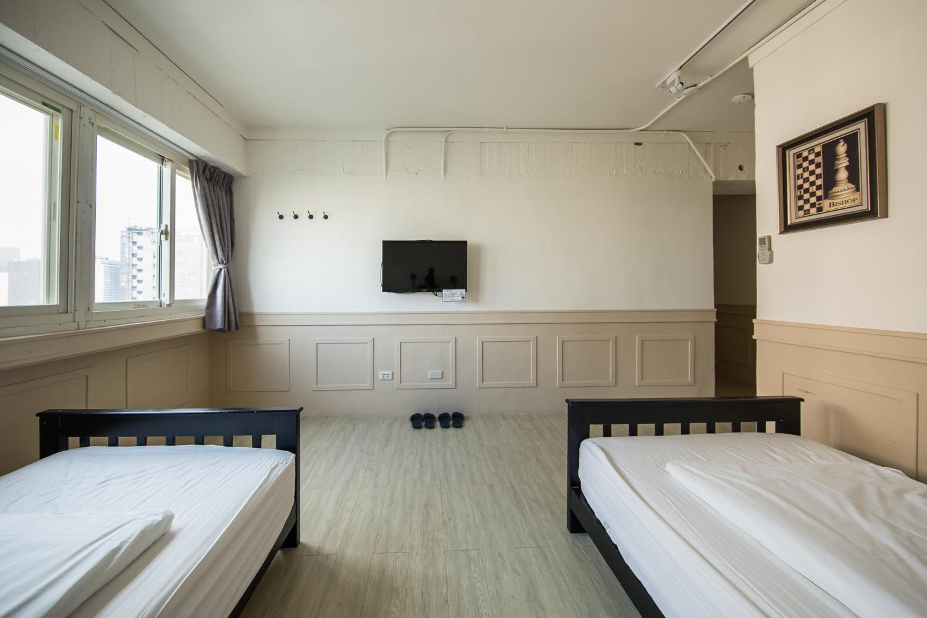 Mr. Lobster’s Secret Den design hostel