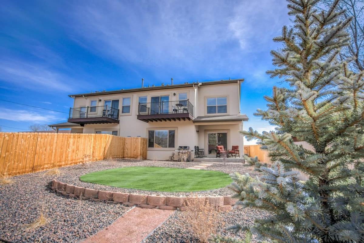 8BD Mnt Views Oasis Near Garden of The Gods Ideal for Groups view 3