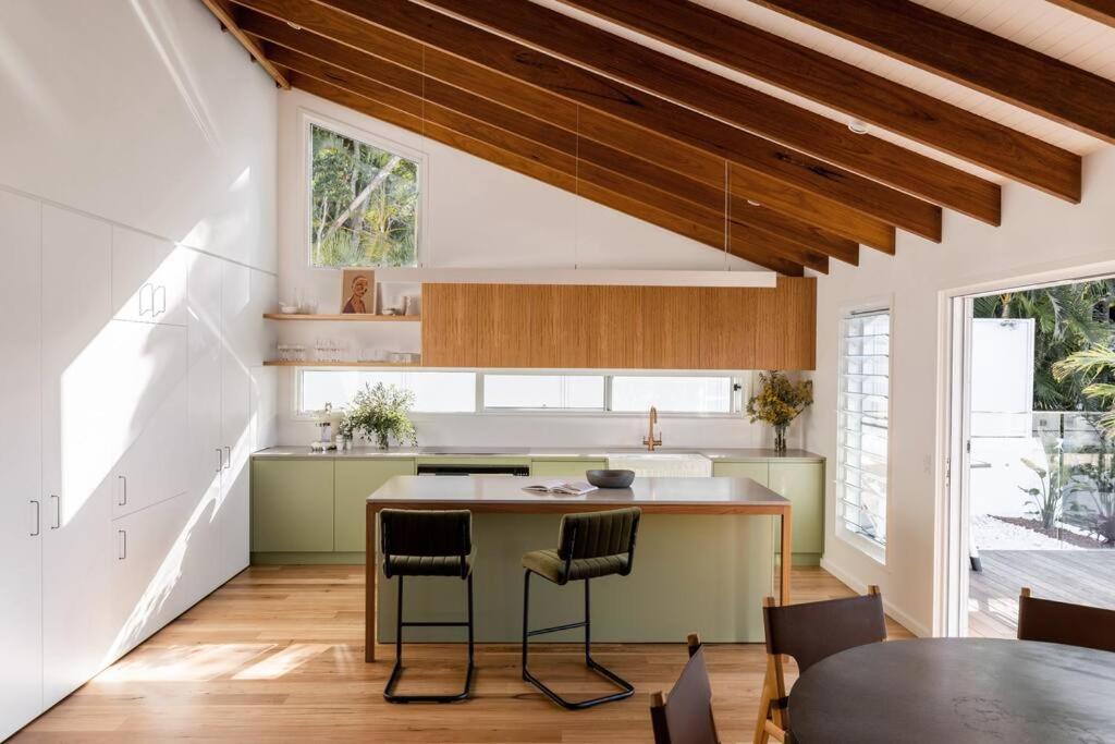 Blackbutt House - Luxe Retreat With Pool and Sauna