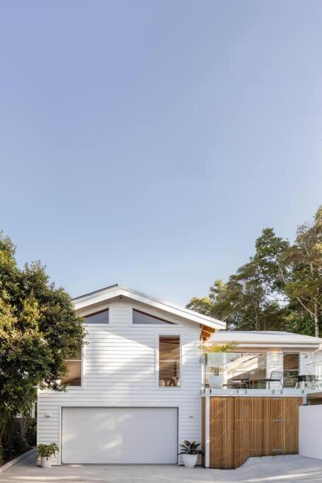 Blackbutt House - Luxe Retreat With Pool and Sauna
