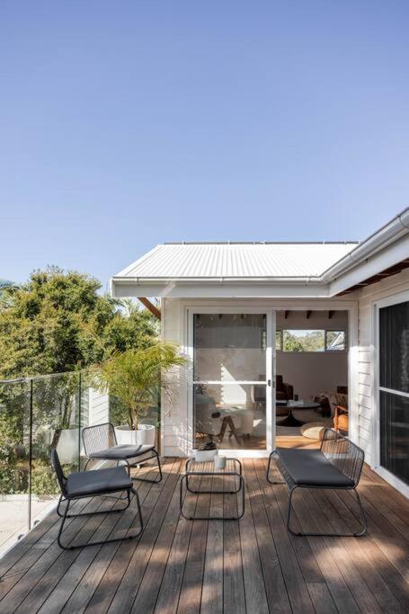 Blackbutt House - Luxe Retreat With Pool and Sauna