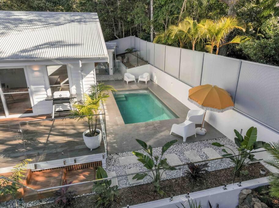 Blackbutt House - Luxe Retreat With Pool and Sauna