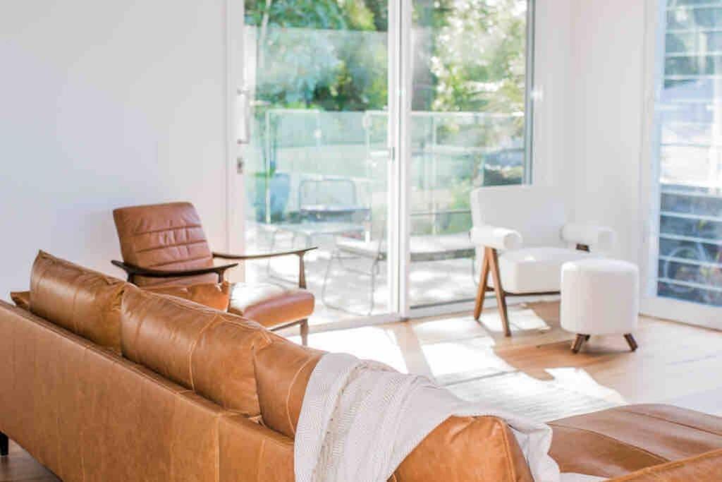 Blackbutt House - Luxe Retreat With Pool and Sauna