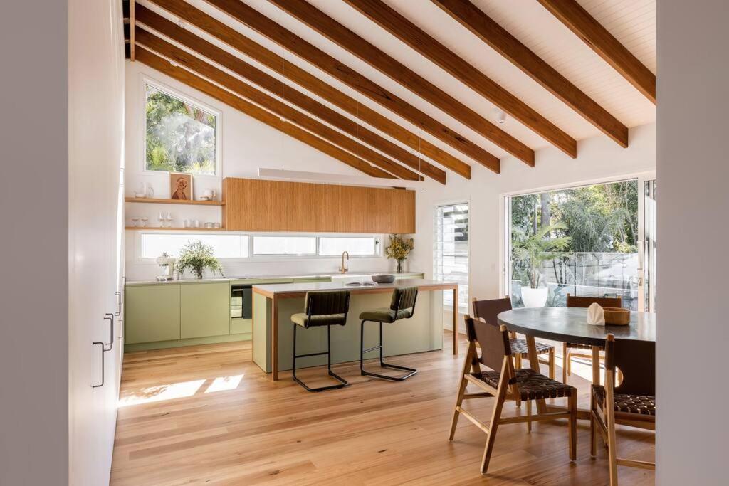 Blackbutt House - Luxe Retreat With Pool and Sauna