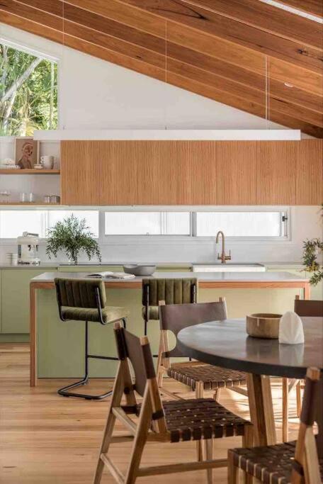 Blackbutt House - Luxe Retreat With Pool and Sauna