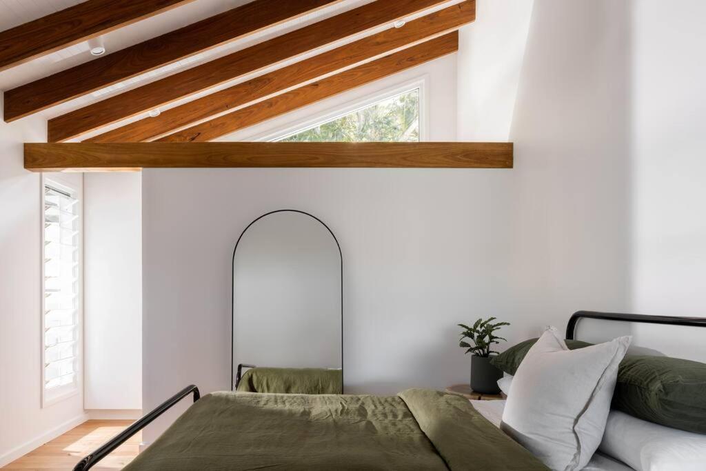 Blackbutt House - Luxe Retreat With Pool and Sauna
