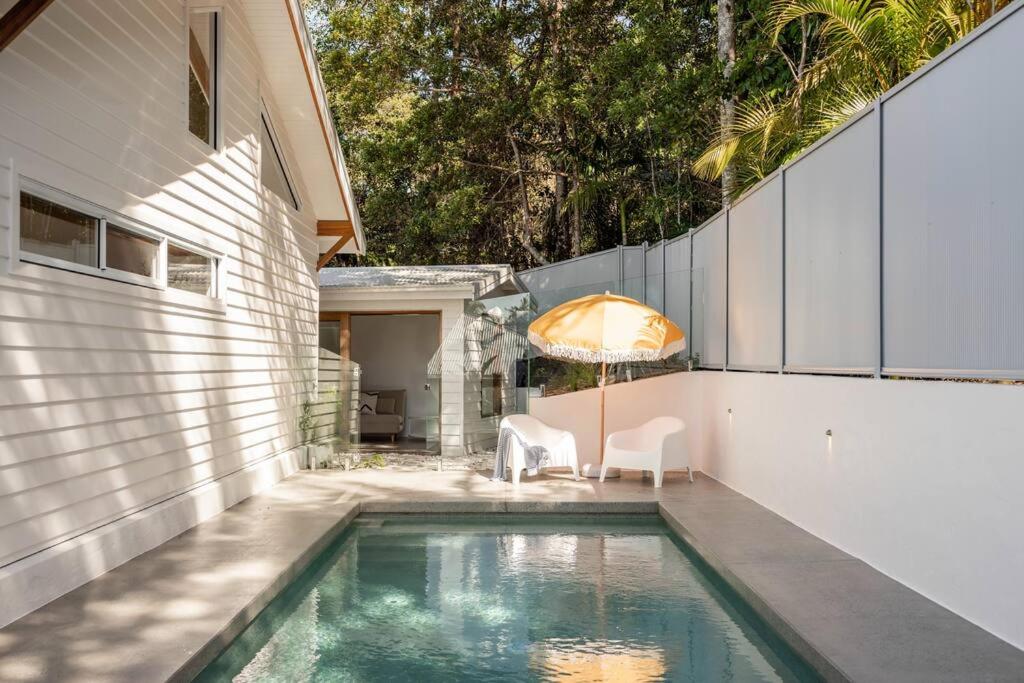 Blackbutt House - Luxe Retreat With Pool and Sauna